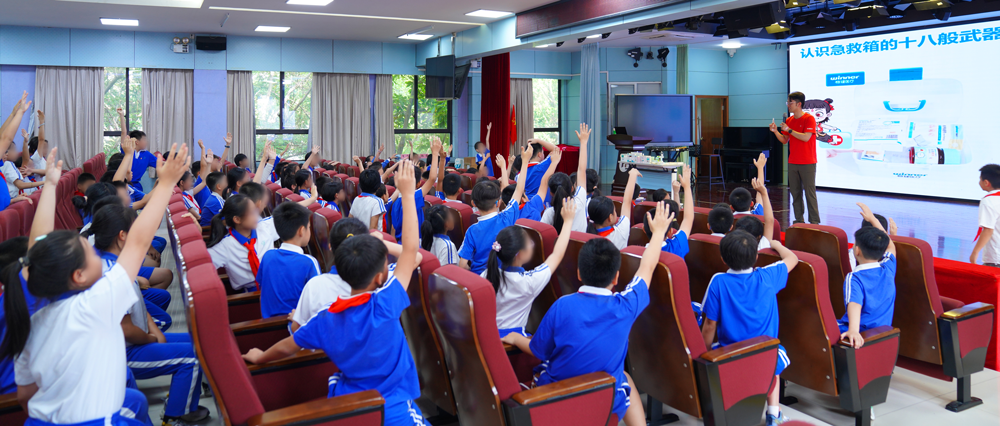 守护儿童生长之路，，，太阳GG公益课堂进校园